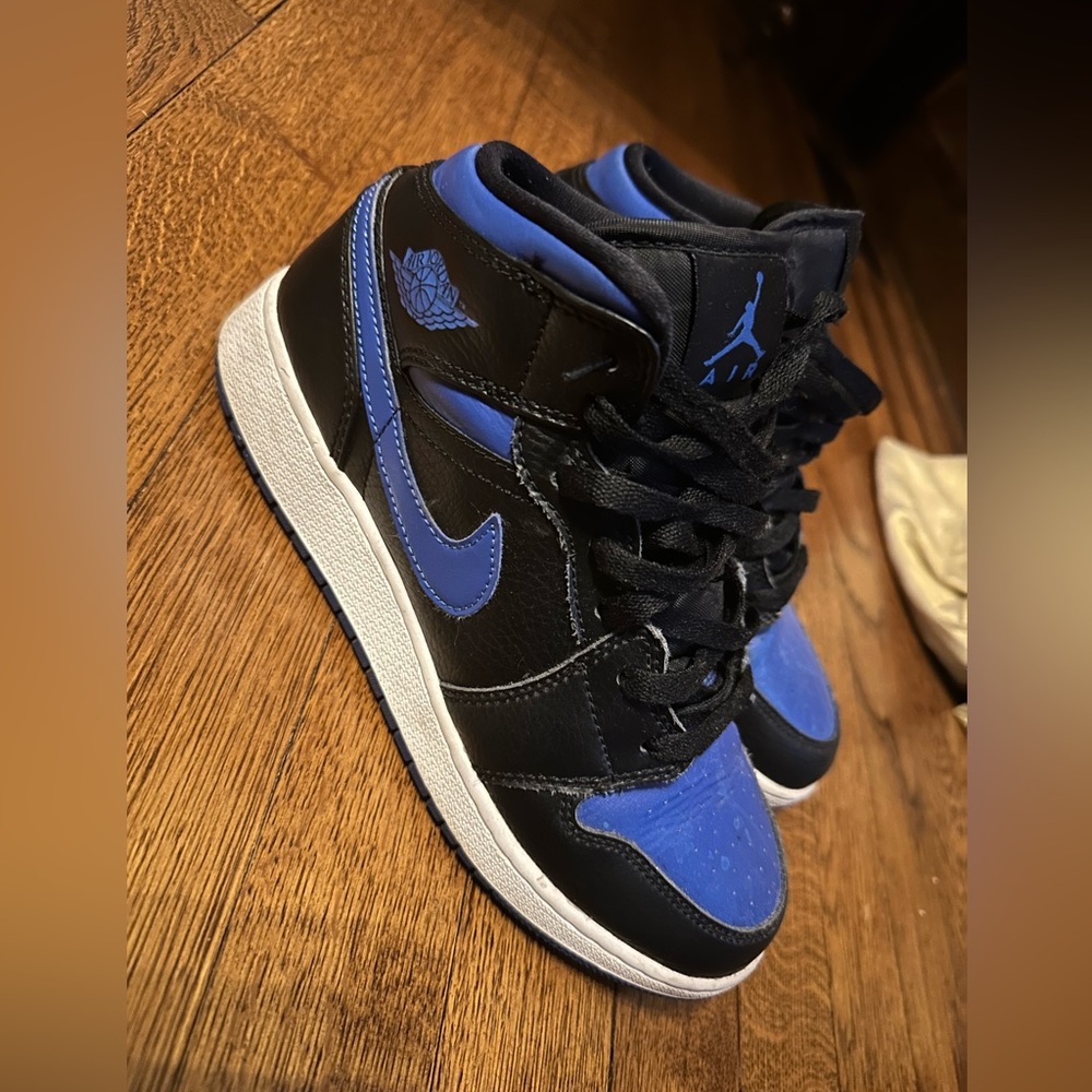 Jordan 1 Mid Hyper Royal
